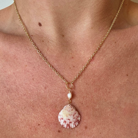 abaco necklace - calico scallop