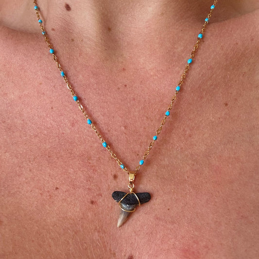 figi necklace - lemon shark