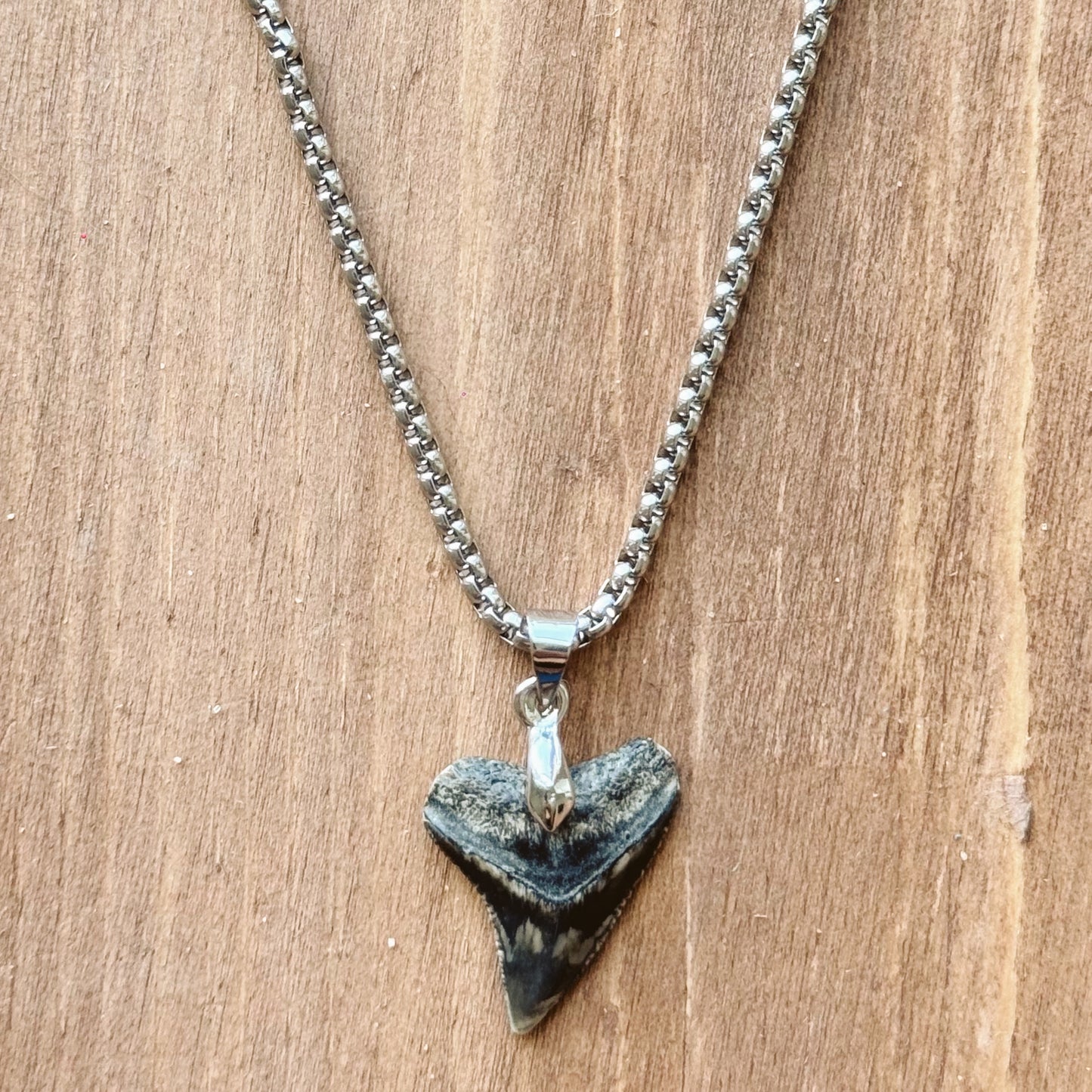 men’s fossil bull necklace