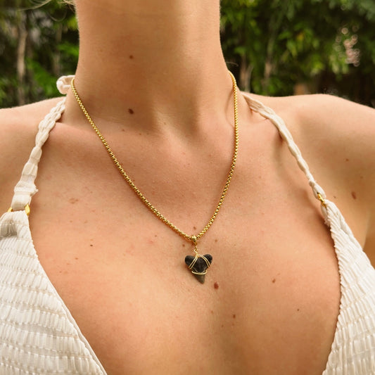 mariner necklace - bull shark tooth