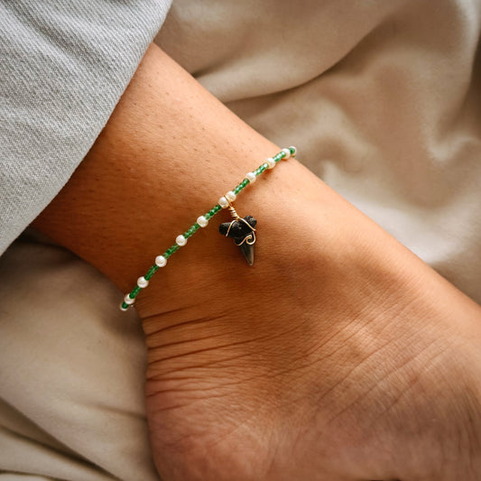 wave tooth anklet - green and pearl