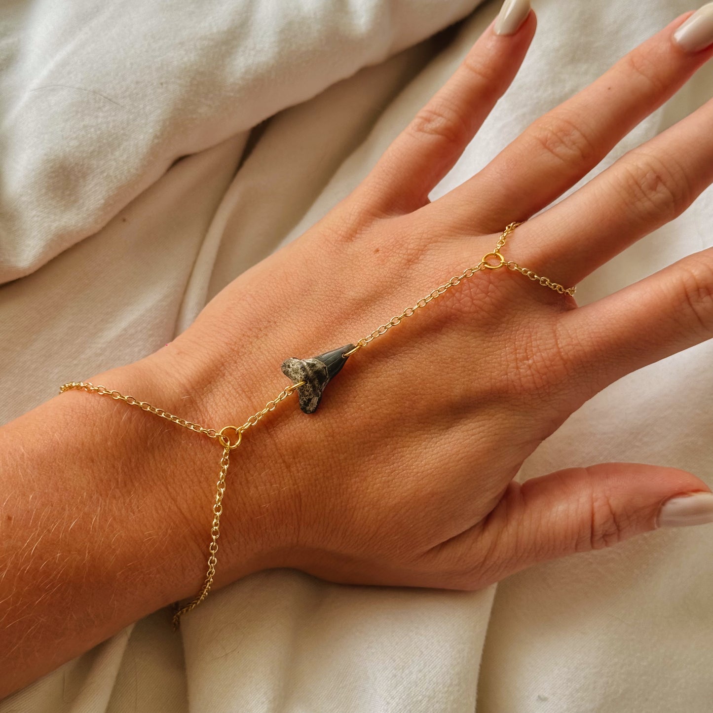 fossil bull shark hand chain